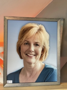 Portrait souvenir sur fond bleu