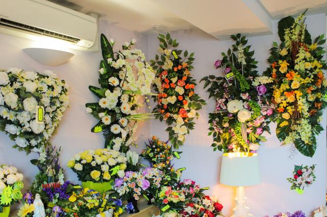 Grand choix de fleurs artificielles